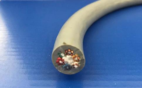 拖鏈電纜設計標準是保證質(zhì)量的前提